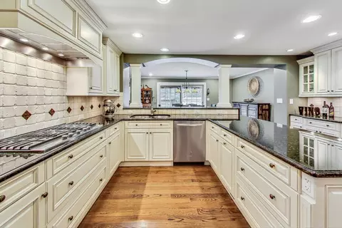 Kitchen - 604 S Pine St, Mount Prospect, IL 60056 photo 2 of 5