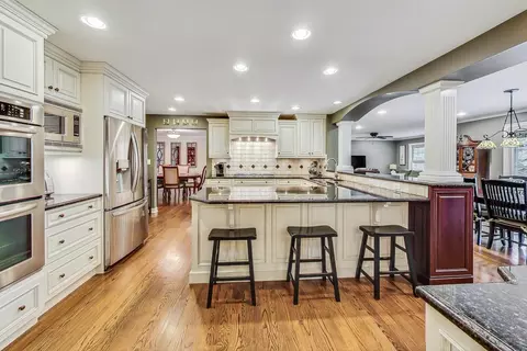 Kitchen - 604 S Pine St, Mount Prospect, IL 60056 photo 1 of 5