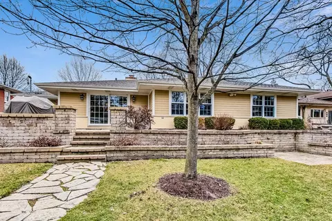 Exterior - 604 S Pine St, Mount Prospect, IL 60056 photo 4 of 11