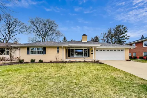 604 S Pine St, Mount Prospect, IL 60056