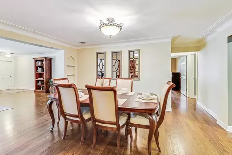 Dining - 604 S Pine St, Mount Prospect, IL 60056 photo 2 of 5