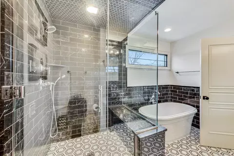 Bath - 633 N Walnut St, Itasca, IL 60143 photo 3 of 6