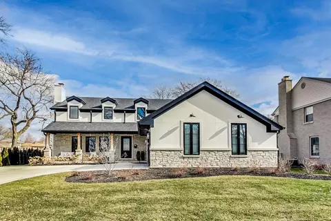 Exterior - 633 N Walnut St, Itasca, IL 60143 photo 3 of 25