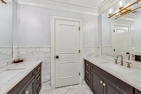 Bath - 633 N Walnut St, Itasca, IL 60143 photo 5 of 6