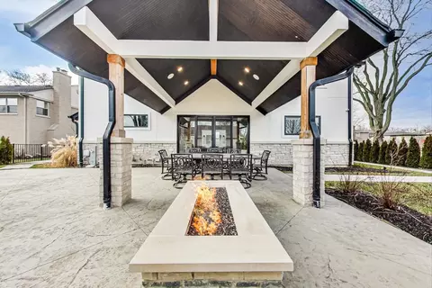 Dining - 633 N Walnut St, Itasca, IL 60143 photo 6 of 6
