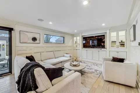 Dining - 633 N Walnut St, Itasca, IL 60143 photo 5 of 6