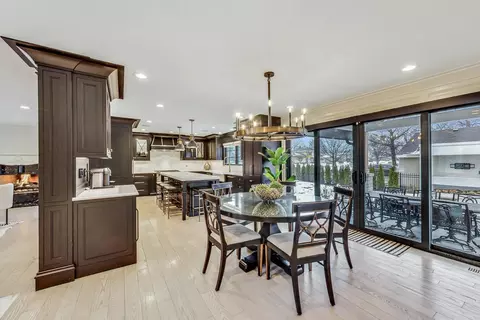 Dining - 633 N Walnut St, Itasca, IL 60143 photo 3 of 6