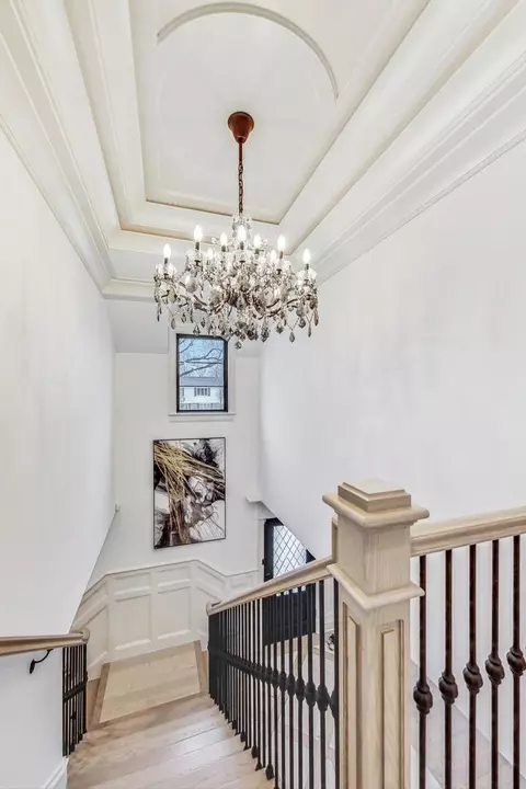 Entry Way - 633 N Walnut St, Itasca, IL 60143 photo 3 of 5