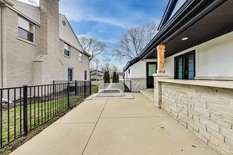Exterior - 633 N Walnut St, Itasca, IL 60143 photo 14 of 25