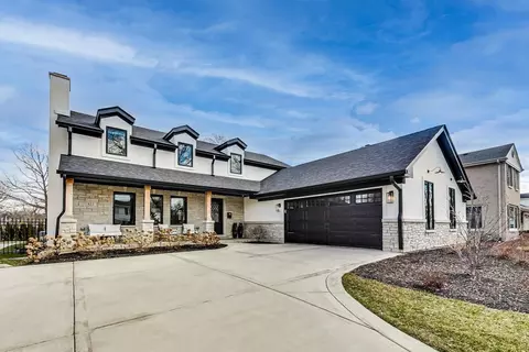 Exterior - 633 N Walnut St, Itasca, IL 60143 photo 2 of 25