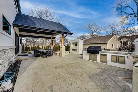 Exterior - 633 N Walnut St, Itasca, IL 60143 photo 15 of 25