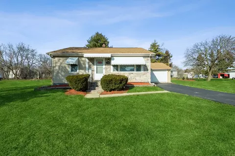 900 W Wood St, Mchenry, IL 60050