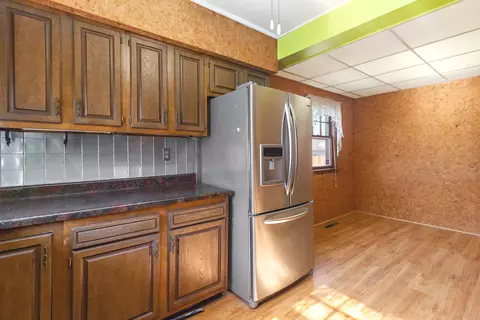 Kitchen - 985 S 7th Ave, Kankakee, IL 60901 photo 2 of 2