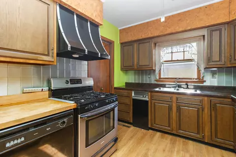 Kitchen - 985 S 7th Ave, Kankakee, IL 60901 photo 1 of 2
