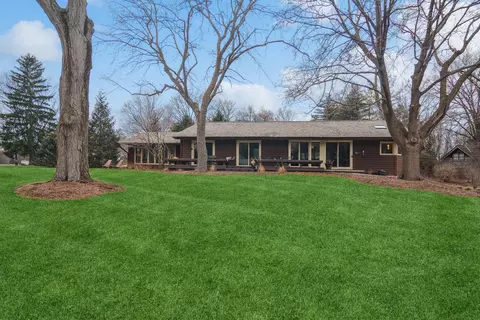 52 E Surrey Ln, Barrington Hills, IL 60010