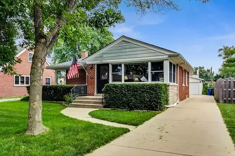 855 S Hillside Ave, Elmhurst, IL 60126