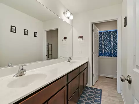 Bath - 2307 Tyler Trl, Mchenry, IL 60051 photo 2 of 3