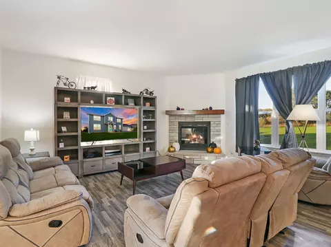 Living - 2307 Tyler Trl, Mchenry, IL 60051 photo 1 of 2