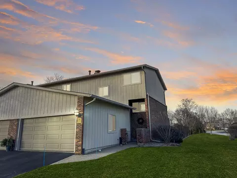 19 W174 Ginny Ln E, Oak Brook, IL 60523