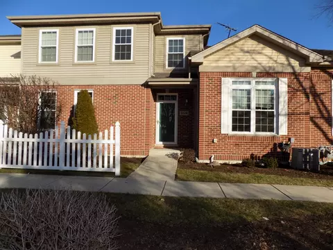 6574 Pine Lake Dr, Tinley Park, IL 60477