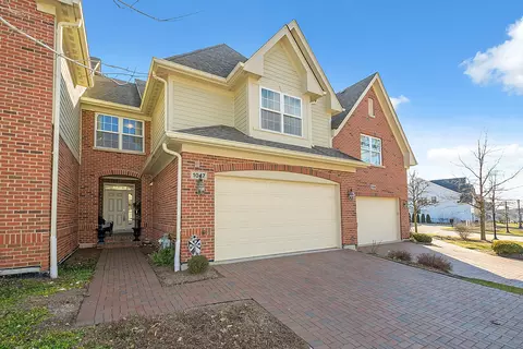 1047 Hickory Dr, Western Springs, IL 60558