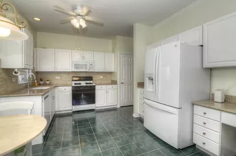 Kitchen - 13719 S Redbud Dr, Plainfield, IL 60544 photo 4 of 4