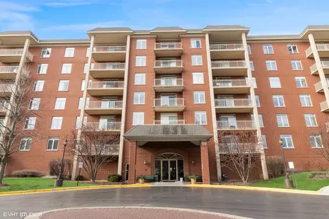 8300 Callie Ave #611, Morton Grove, IL 60053