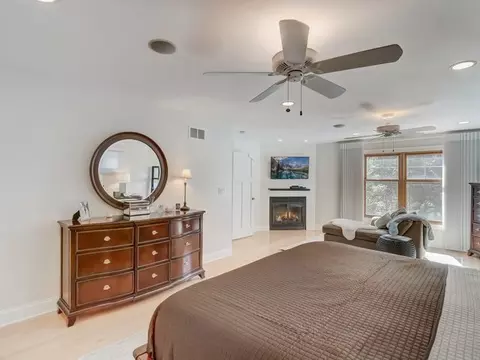 Bedroom - 110 E Wilson St, Elmhurst, IL 60126 photo 1 of 10