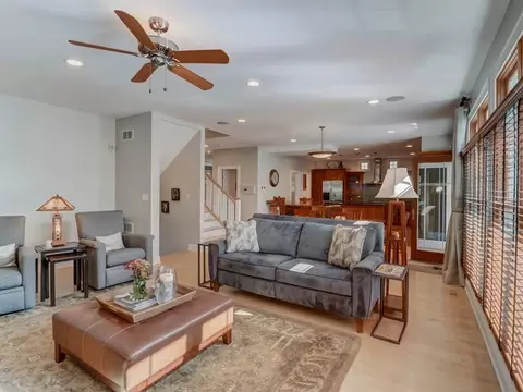 Living - 110 E Wilson St, Elmhurst, IL 60126 photo 3 of 10