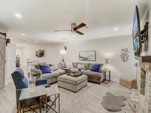 Living - 110 E Wilson St, Elmhurst, IL 60126 photo 9 of 10
