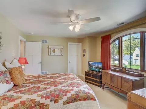 Bedroom - 110 E Wilson St, Elmhurst, IL 60126 photo 6 of 10