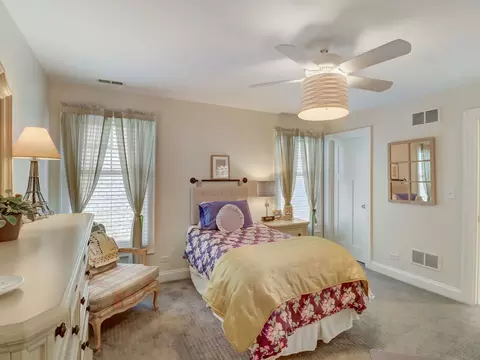 Bedroom - 110 E Wilson St, Elmhurst, IL 60126 photo 9 of 10