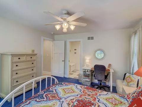 Bedroom - 110 E Wilson St, Elmhurst, IL 60126 photo 8 of 10