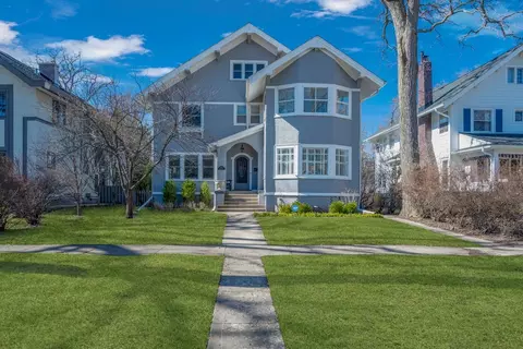 225 Woodbine Ave, Wilmette, IL 60091