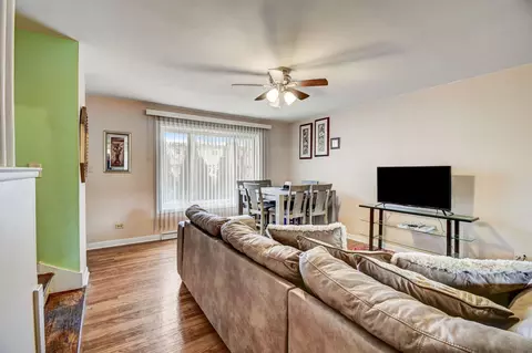 Living - 1903 Lee St, Evanston, IL 60202 photo 4 of 9