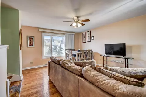 Living - 1903 Lee St, Evanston, IL 60202 photo 3 of 9