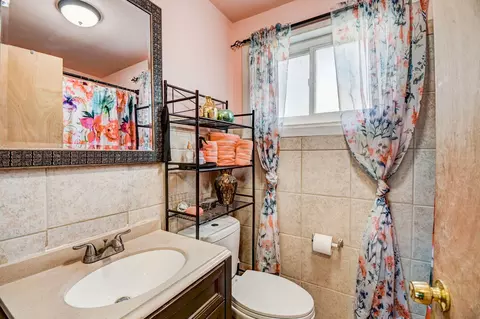Bath - 1903 Lee St, Evanston, IL 60202 photo 1 of 2