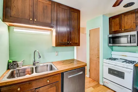 Kitchen - 1903 Lee St, Evanston, IL 60202 photo 3 of 3