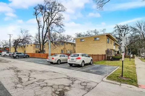 Exterior - 1903 Lee St, Evanston, IL 60202 photo 2 of 4