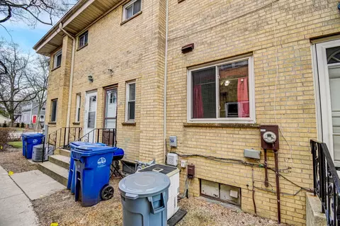 Exterior - 1903 Lee St, Evanston, IL 60202 photo 3 of 4