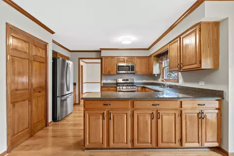 Kitchen - 2522 Braddock Dr, Naperville, IL 60565 photo 2 of 4