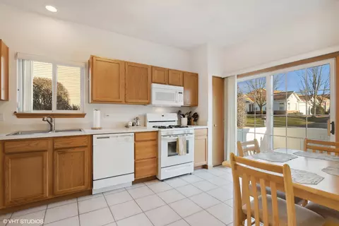Kitchen - 21352 W Douglas Ln, Plainfield, IL 60544 photo 1 of 2