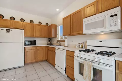 Kitchen - 21352 W Douglas Ln, Plainfield, IL 60544 photo 2 of 2