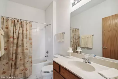 Bath - 21352 W Douglas Ln, Plainfield, IL 60544 photo 3 of 4