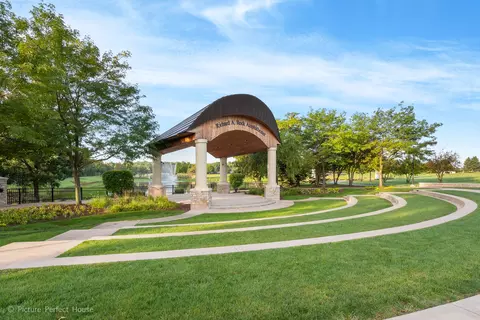 View/Area - 1805 Ridge Moor Dr, Plainfield, IL 60586 photo 7 of 12