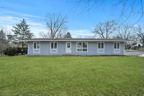 4108 S Country Club Rd, Woodstock, IL 60098