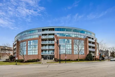 1228 Emerson St #301, Evanston, IL 60201