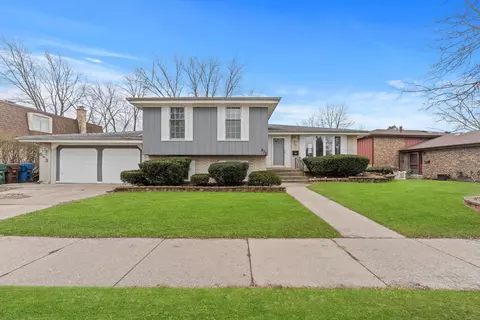 833 E 193rd St, Glenwood, IL 60425