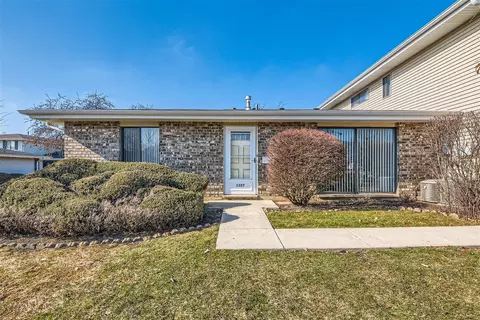 1327 Yarmouth Ct #1327, Schaumburg, IL 60193