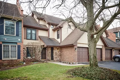 804 Country Ln #804, Des Plaines, IL 60016